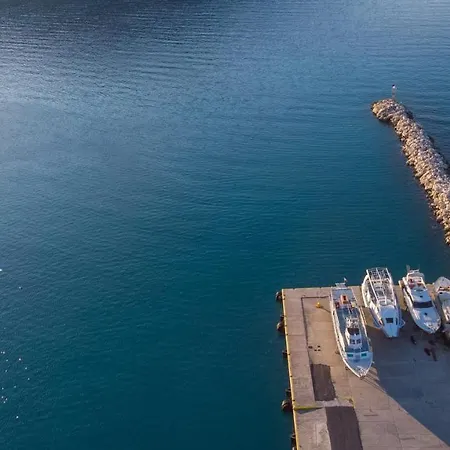Pavio Semesterbostad Poros (Kefalonia)